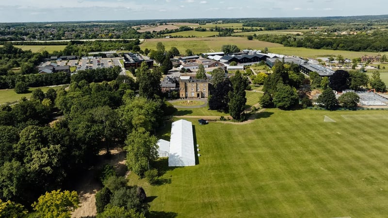 Αεροφωτογραφία των εγκαταστάσεων του Oaklands College στο St Albans